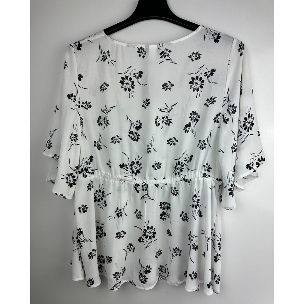 NWT Torrid Floral Georgette Flutter Sleeve Surplice Blouse Sheer Plus Size 1X - Picture 10 of 15